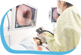 嘔吐反射が起こりにくい経鼻内視鏡検査（鼻から内視鏡を挿入する方法）や、鎮静剤の使用などにより、苦痛を抑えて胃カメラ・大腸カメラ検査を実施いたします。